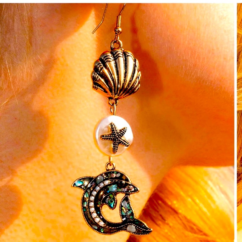 🐬⚪️🐚 “DELIGHTFUL DOLPHIN” GOLD EARRINGS ~ PAPARAZZI❗️ BEAUTIFUL❗️🐚⚪️🐬 - Picture 7 of 7